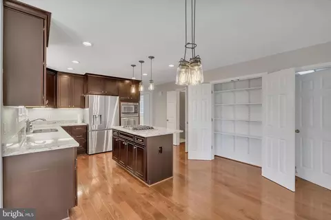 21308 Arrowhead Ct, Ashburn, VA 20147 photo 25