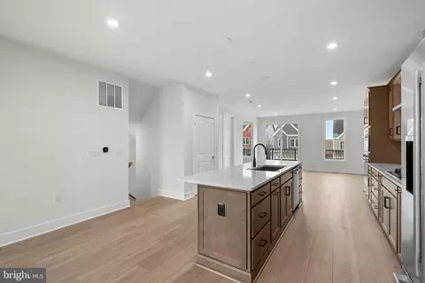 44486 Lowestoft Sq, Ashburn, VA 20147 photo 8