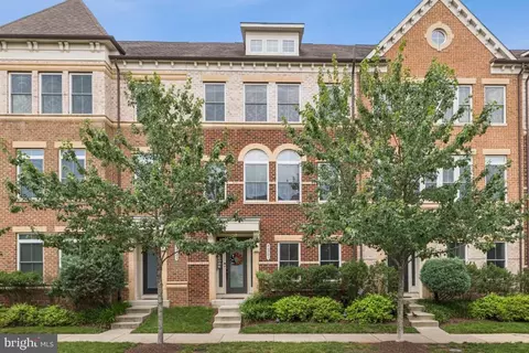 44701 Plympton Sq, Ashburn, VA 20147
