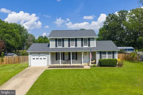 330 S 15th St, Purcellville, VA 20132