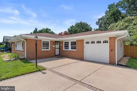 117 N Alder Ave N, Sterling, VA 20164