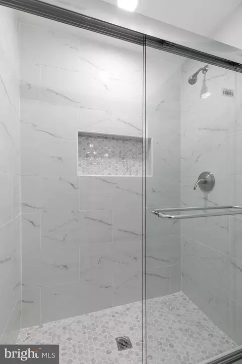 Bath - 43797 Virginia Manor Ter, Ashburn, VA 20148 photo 7 of 7