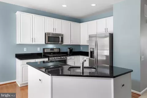 Kitchen - 43797 Virginia Manor Ter, Ashburn, VA 20148 photo 1 of 2