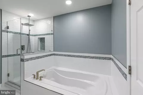 Bath - 43797 Virginia Manor Ter, Ashburn, VA 20148 photo 3 of 7