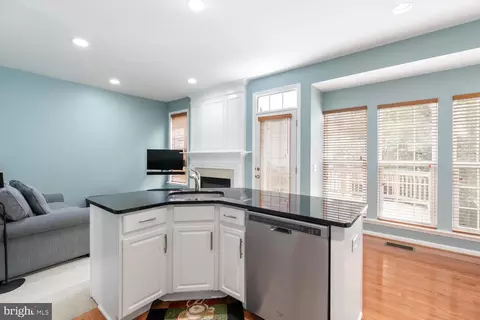 Kitchen - 43797 Virginia Manor Ter, Ashburn, VA 20148 photo 2 of 2