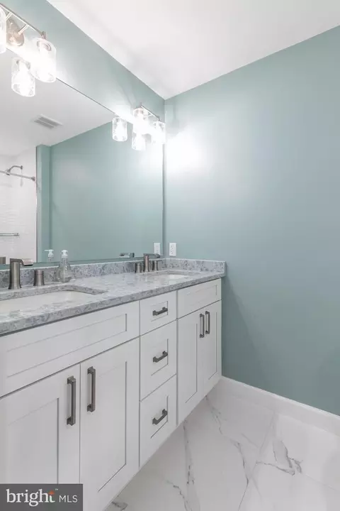 Bath - 43797 Virginia Manor Ter, Ashburn, VA 20148 photo 4 of 7