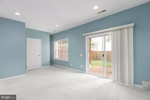 Living - 43797 Virginia Manor Ter, Ashburn, VA 20148 photo 4 of 4