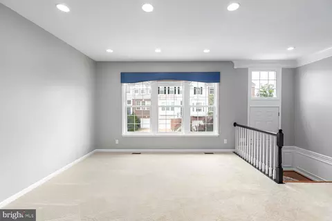 Living - 43797 Virginia Manor Ter, Ashburn, VA 20148 photo 2 of 4