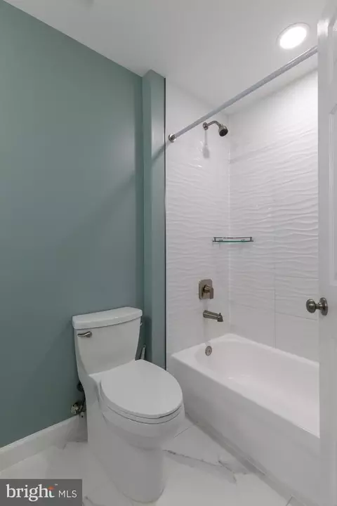 Bath - 43797 Virginia Manor Ter, Ashburn, VA 20148 photo 5 of 7