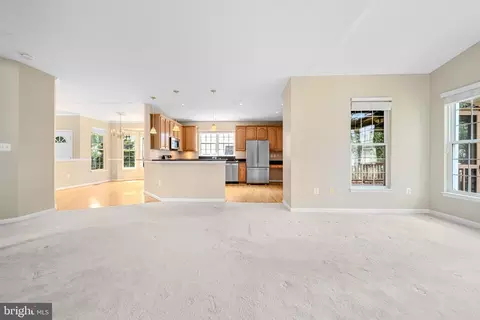 Living - 43444 Quentin St, Chantilly, VA 20152 photo 4 of 12