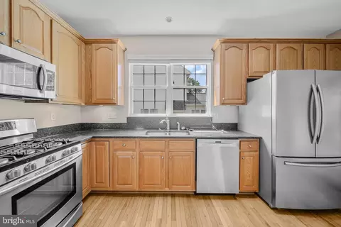 Kitchen - 43444 Quentin St, Chantilly, VA 20152 photo 3 of 5