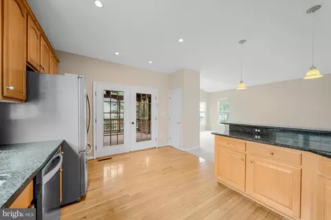 Kitchen - 43444 Quentin St, Chantilly, VA 20152 photo 4 of 5