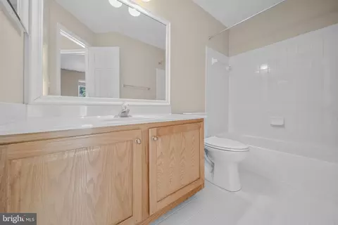 Bath - 43444 Quentin St, Chantilly, VA 20152 photo 3 of 3