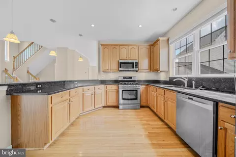 Kitchen - 43444 Quentin St, Chantilly, VA 20152 photo 2 of 5