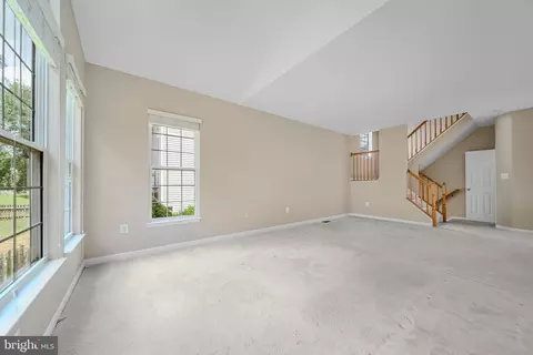 Living - 43444 Quentin St, Chantilly, VA 20152 photo 9 of 12