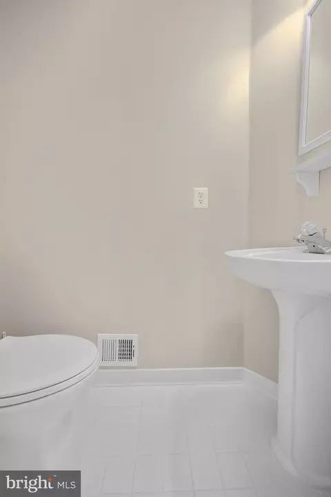 Bath - 43444 Quentin St, Chantilly, VA 20152 photo 1 of 3