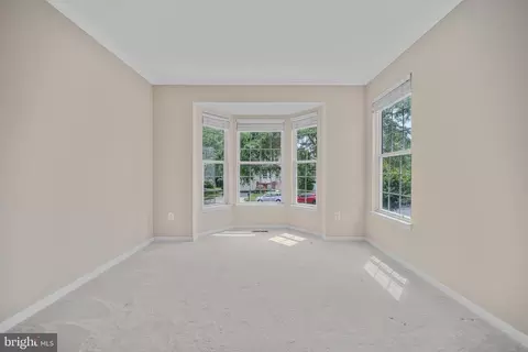 Living - 43444 Quentin St, Chantilly, VA 20152 photo 2 of 12