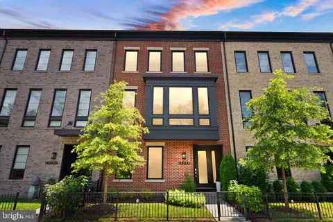 20256 Northpark Dr, Ashburn, VA 20147