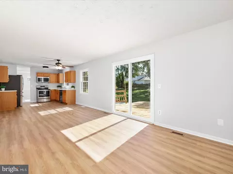 1904 E Beech Rd, Sterling, VA 20164 photo 17