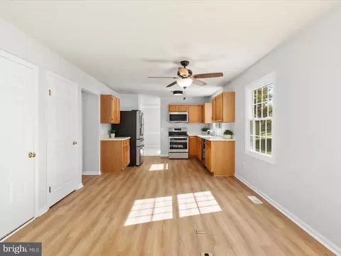 1904 E Beech Rd, Sterling, VA 20164 photo 12