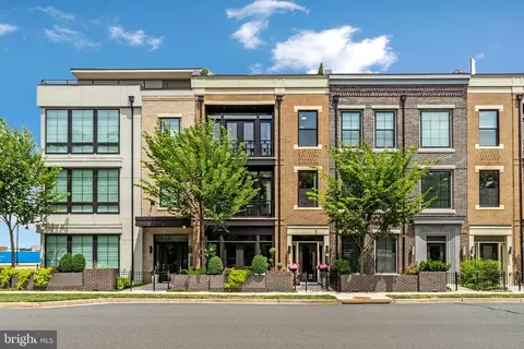20334 Northpark Dr, Ashburn, VA 20147