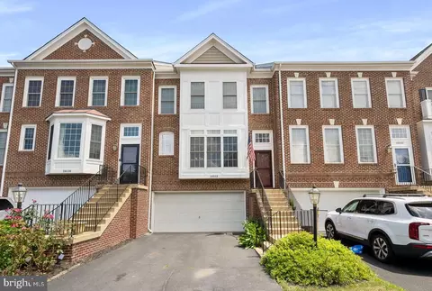 18538 Pineview Sq, Leesburg, VA 20176
