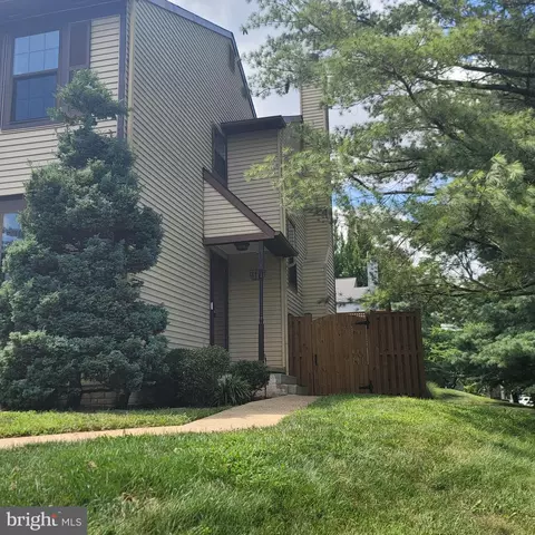 23 Jermyn Ct, Sterling, VA 20165