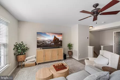 Entry Way - 44191 Litchfield Ter, Ashburn, VA 20147 photo 5 of 7