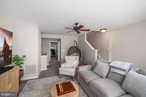 Entry Way - 44191 Litchfield Ter, Ashburn, VA 20147 photo 4 of 7