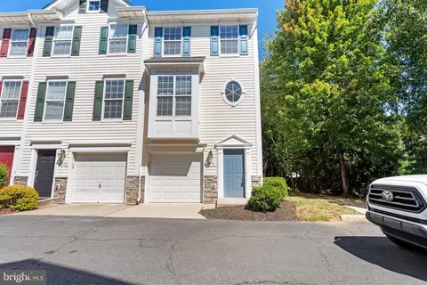 43740 Clear Lake Sq, Ashburn, VA 20147