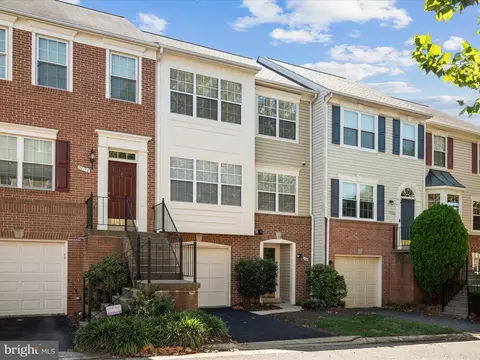 20198 Brookview Sq, Ashburn, VA 20147 photo 3