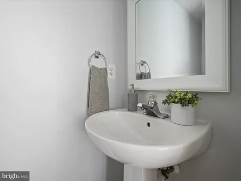 20198 Brookview Sq, Ashburn, VA 20147 photo 17