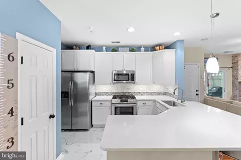 20257 Macglashan Ter, Ashburn, VA 20147 photo 4