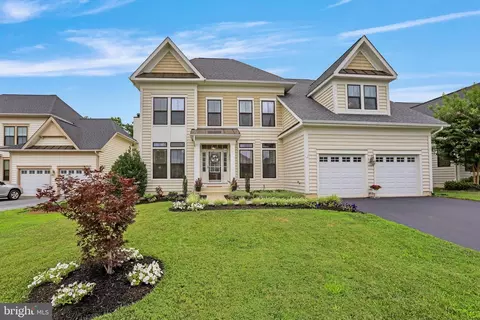 35686 Kedleston Ct, Round Hill, VA 20141