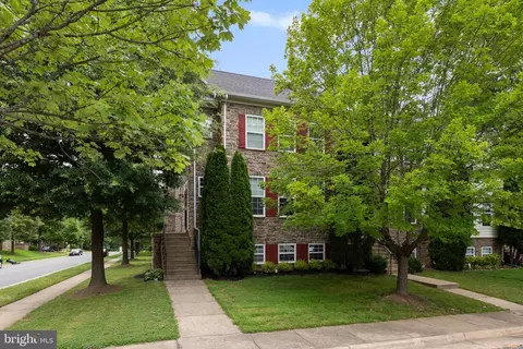 301 Oxford Glen Ct, Purcellville, VA 20132