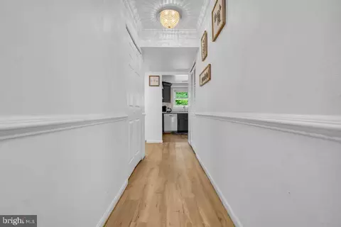 Entry Way - 1112 E Maple Ave, Sterling, VA 20164 photo 6 of 10