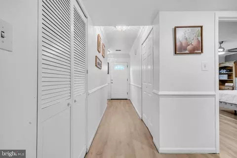 Entry Way - 1112 E Maple Ave, Sterling, VA 20164 photo 4 of 10