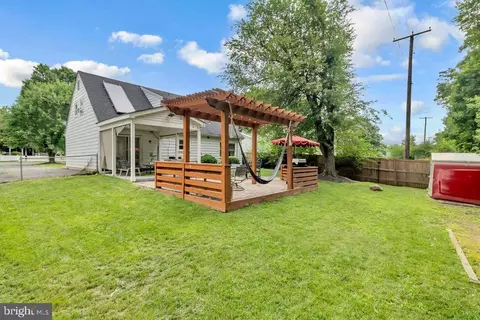 Exterior - 1112 E Maple Ave, Sterling, VA 20164 photo 8 of 9
