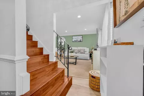 Entry Way - 1112 E Maple Ave, Sterling, VA 20164 photo 3 of 10