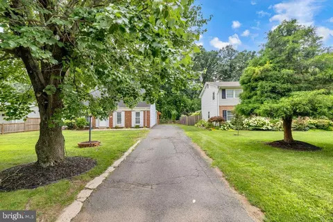 Exterior - 1112 E Maple Ave, Sterling, VA 20164 photo 2 of 9