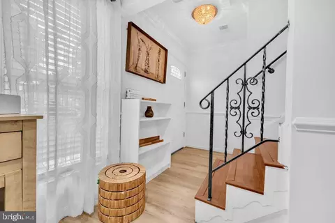 Entry Way - 1112 E Maple Ave, Sterling, VA 20164 photo 2 of 10