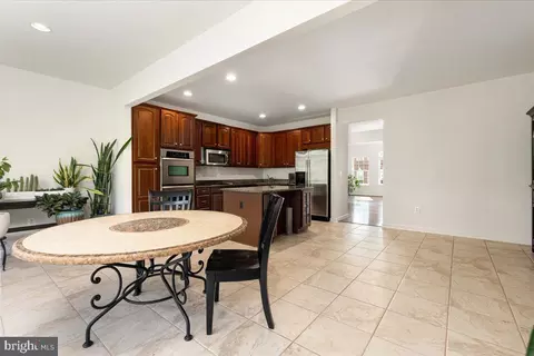 Entry Way - 25217 Beach Pl, Chantilly, VA 20152 photo 3 of 7