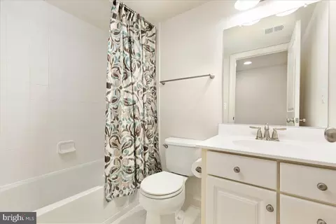 Bath - 25217 Beach Pl, Chantilly, VA 20152 photo 3 of 3