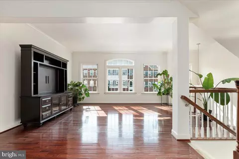 Living - 25217 Beach Pl, Chantilly, VA 20152 photo 2 of 2
