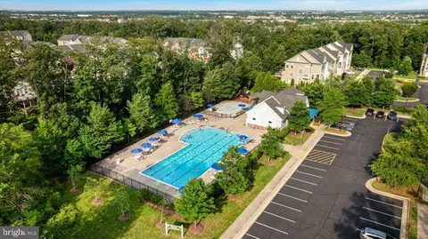 View/Area - 25217 Beach Pl, Chantilly, VA 20152 photo 8 of 13