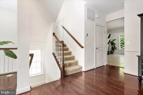 Entry Way - 25217 Beach Pl, Chantilly, VA 20152 photo 5 of 7