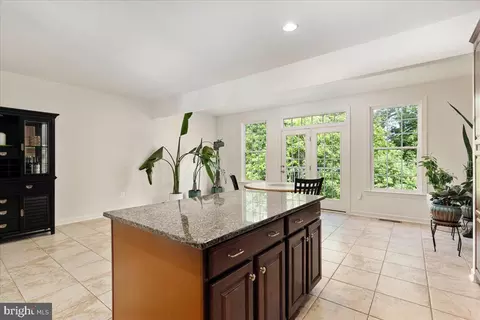 Kitchen - 25217 Beach Pl, Chantilly, VA 20152 photo 3 of 3