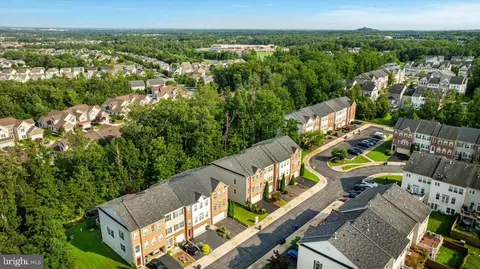 View/Area - 25217 Beach Pl, Chantilly, VA 20152 photo 6 of 13