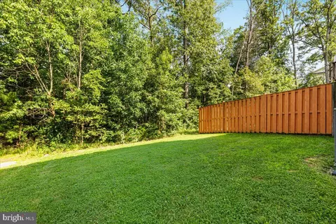 Exterior - 25217 Beach Pl, Chantilly, VA 20152 photo 5 of 7