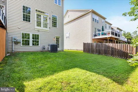 Exterior - 25217 Beach Pl, Chantilly, VA 20152 photo 3 of 7
